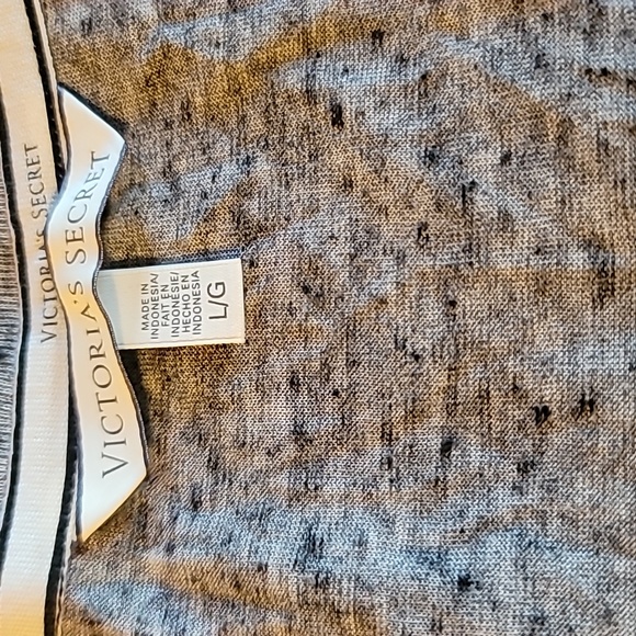 Victoria Secret T-shirt - Picture 2 of 3